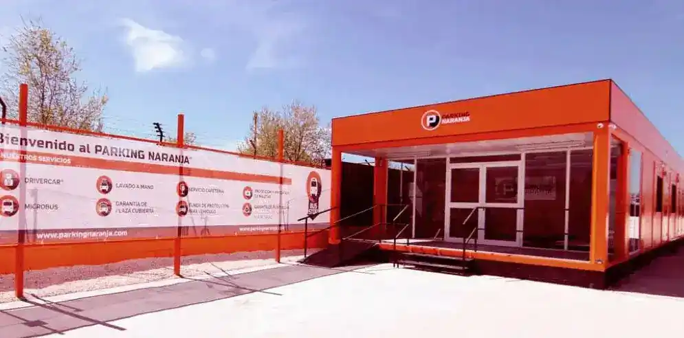 Entrada principal del parking